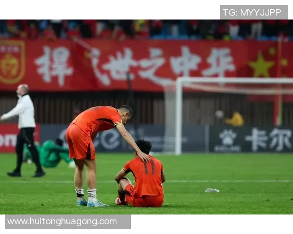 国足逆袭韩国以一球小胜展现顽强斗志与团结精神